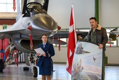 El ministro de Defensa, Luis Petri, en el acto por la compra de los aviones caza F-16 a Dinamarca, con equipamiento militar provisto por los Estados Unidos