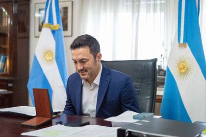 El ministro de Defensa, Luis Petri, en su despacho