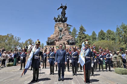 El ministro de Defensa, Luis Petri, encabezó un acto en Mendoza al que no fue el gobernador
