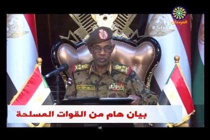 El ministro de Defensa y vicepresidente de Sudán confirmó el arresto del mandatario