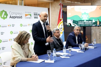 El ministro de Desarrollo Productivo de Santa Fe, Gustavo Puccini, y el intendente de Rosario, Pablo Javkin, quienes destacaron el regreso del Congreso a esa ciudad