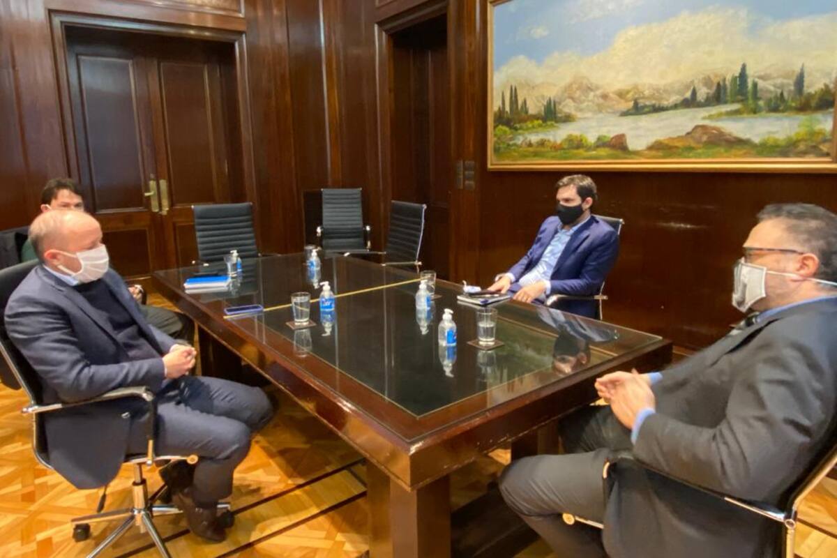 El ministro de Desarrollo Productivo, Matías Kulfas, se reunió con Martín Insaurralde, intendente de Lomas de Zamora, y con Federico Basualdo, interventor del ENRE, para analizar "los problemas de provisión de energía eléctrica en el área de concesión de Edesur"