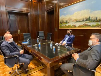 El ministro de Desarrollo Productivo, Matías Kulfas, se reunió con Martín Insaurralde, intendente de Lomas de Zamora, y con Federico Basualdo, interventor del ENRE, para analizar "los problemas de provisión de energía eléctrica en el área de concesión de Edesur"