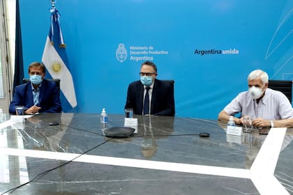 El ministro de Desarrollo Productivo, Matías Kulfas, se reunió con el gobernador de Mendoza, Rodolfo Suárez, y el secretario General de la UOM, Antonio Caló, para realizar el anuncio sobre la ayuda del Estado a Impsa