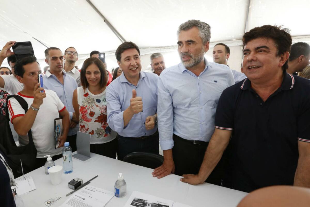 El ministro de Desarrollo Social, Daniel Arroyo, el titular de la Anses, Alejandro Vanoli, y el intendente de La Matanza, Fernando Espinoza