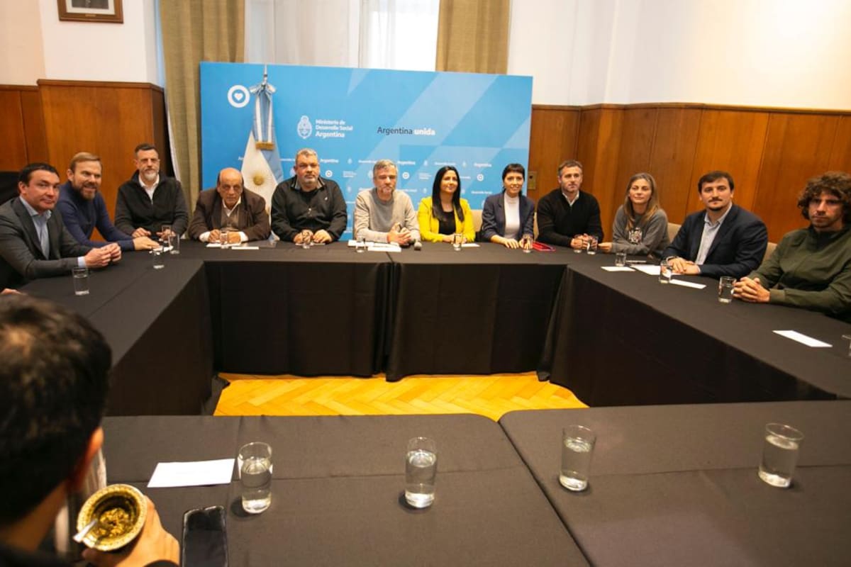 El ministro de Desarrollo Social, Juan Zabaleta, recibió a intendentes para evaluar el monitoreo de los planes sociales