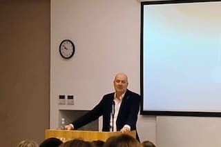 Sturzenegger dio ejemplos de cómo funciona la corrupción del sector privado