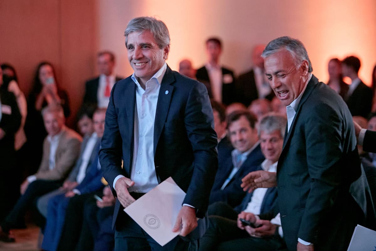 El ministro de Economía de la Nación, Luis "Toto" Caputo, participó del Foro de Inversiones y Negocios 2025 en Mendoza