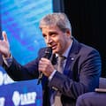 Caputo busca nuevos préstamos con bancos internacionales por US$1000 millones