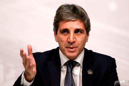 El ministro de Economía, Luis Caputo, celebró la decisión de Volkswagen