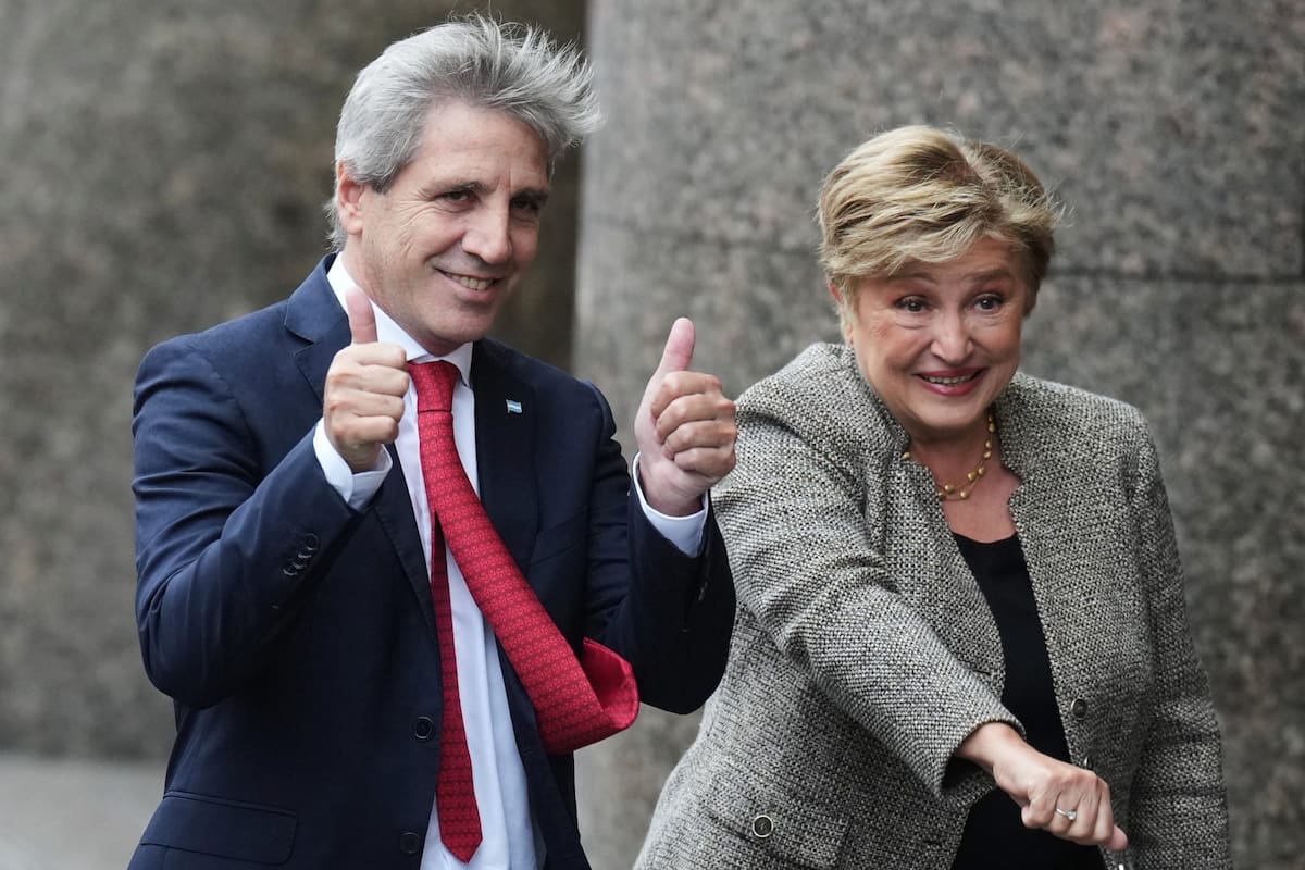 El ministro de Economía, Luis Caputo, cuando recibió hace dos semanas a la jefa del FMI en Buenos Aires