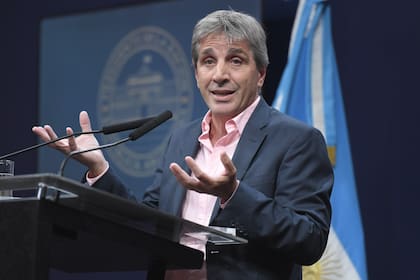 El ministro de Economía, Luis Caputo, durante la conferencia de Prensa en la Casa Rosada