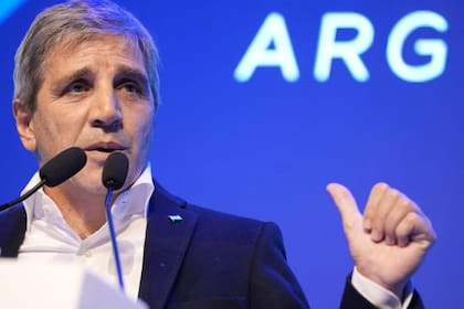 El ministro de Economía, Luis Caputo, en el congreso económico ExpoEFI