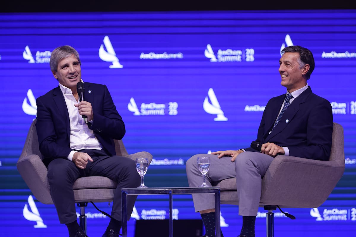 El ministro de Economía, Luis Caputo, en el AmCham Summit 2025 en el Centro de Convenciones de Buenos Aires