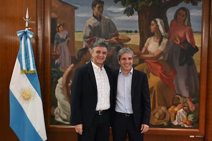 El ministro de Economía, Luis Caputo, recibió al jefe de gobierno Jorge Macri en el Ministerio de Economía.