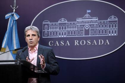 El ministro de Economía, Luis Caputo, recortará las transferencias discrecionales a las provincias