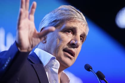 El ministro de Economía, Luis Caputo, se reunió hoy con los supermercados