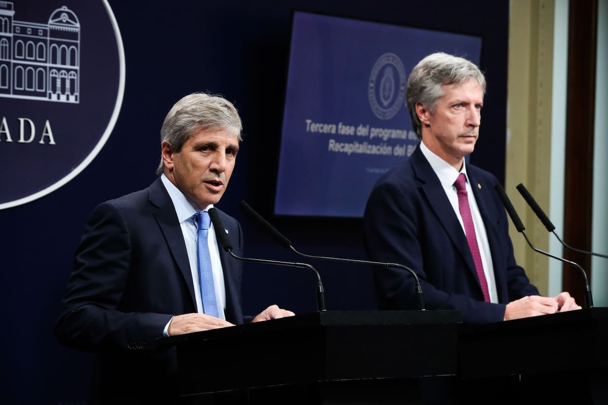El ministro de Economía, Luis Caputo, y el presidente del Banco Central de la República Argentina (BCRA), Santiago Bausili