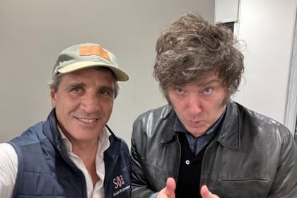 El ministro de Economía Luis Caputo y el presidente Javier Milei