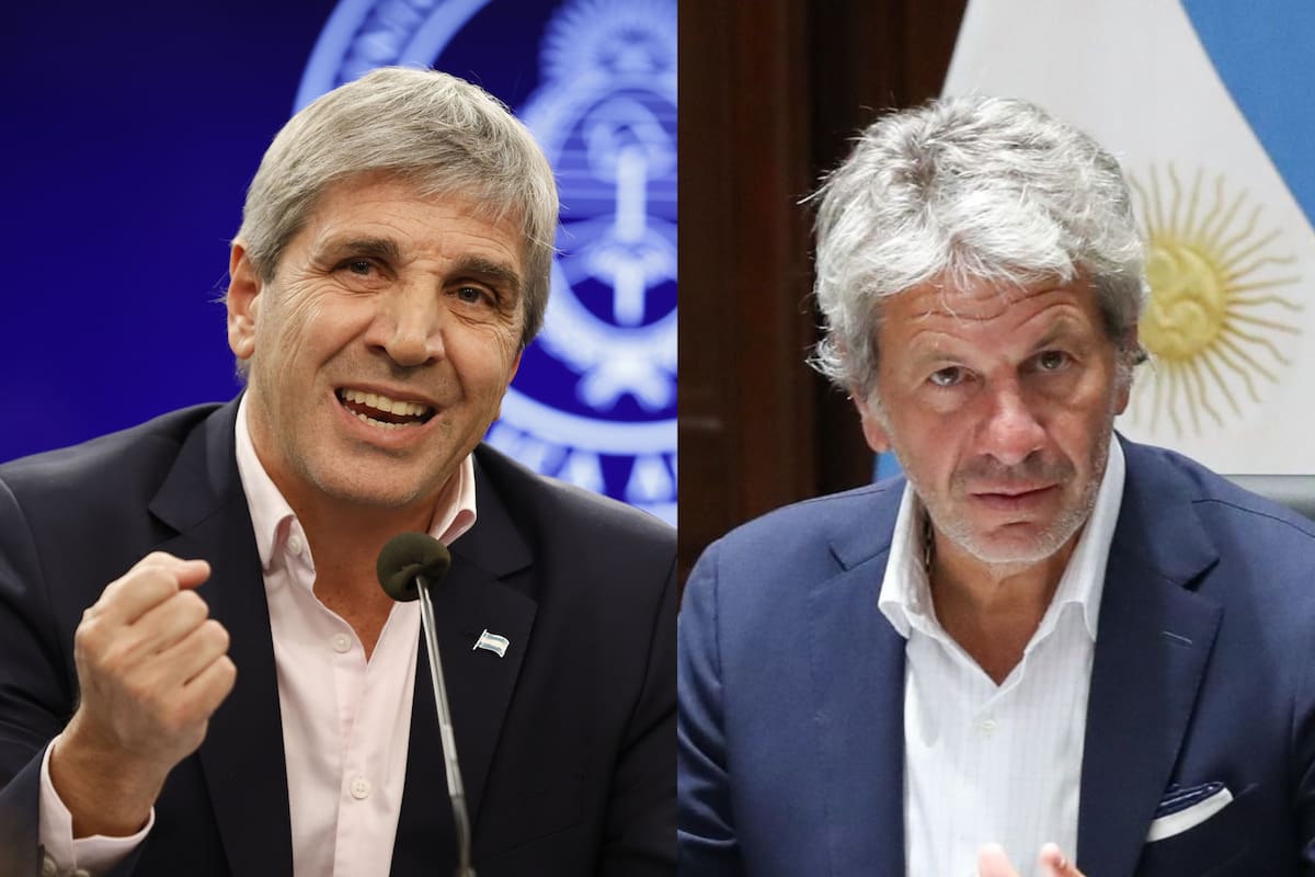 El ministro de Economía, Luis Caputo, y el director de ARCA, Juan Pazo