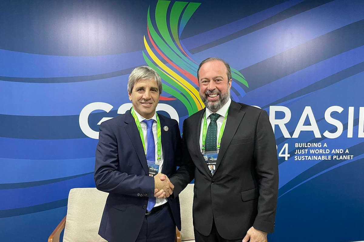 El ministro de Economía, Luis Caputo, y el ministro de Minas y Energía de Brasil, Alexandre Silveira