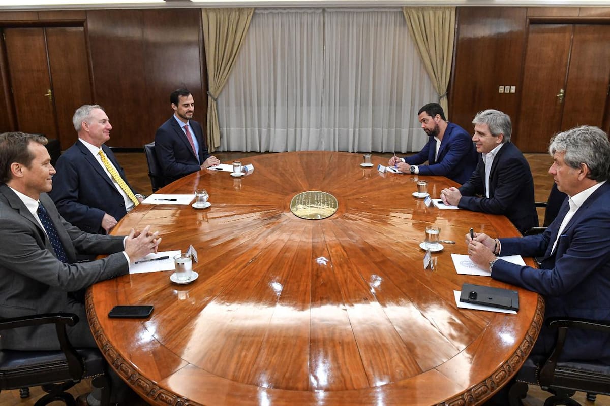El ministro de Economía, Luis Caputo, y su equipo recibieron a Greg Heckman, CEO Global de Bunge, Julio Garros COO Global, Vladimir Barisic, Country manager de Argentina / Cono Sur