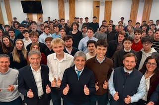 La trastienda de la charla de Caputo con estudiantes: "Convenzan a sus padres de sacar los dólares del colchón"