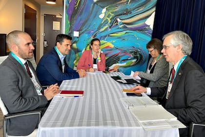 El ministro de Economía, Martín Guzmán, con el subsecretario del departamento de Energía de los EE.UU, Andrew Light