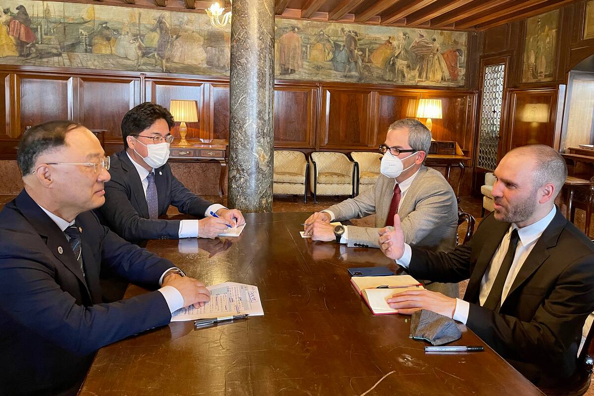 El ministro de economía, Martín Guzmán, en Venecia durante la reunión con el ministro de Economía de Corea del Sur en el G20