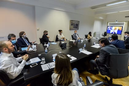 El ministro de Economía, Martín Guzmán, encabezó la reunión con funcionarios y legisladores