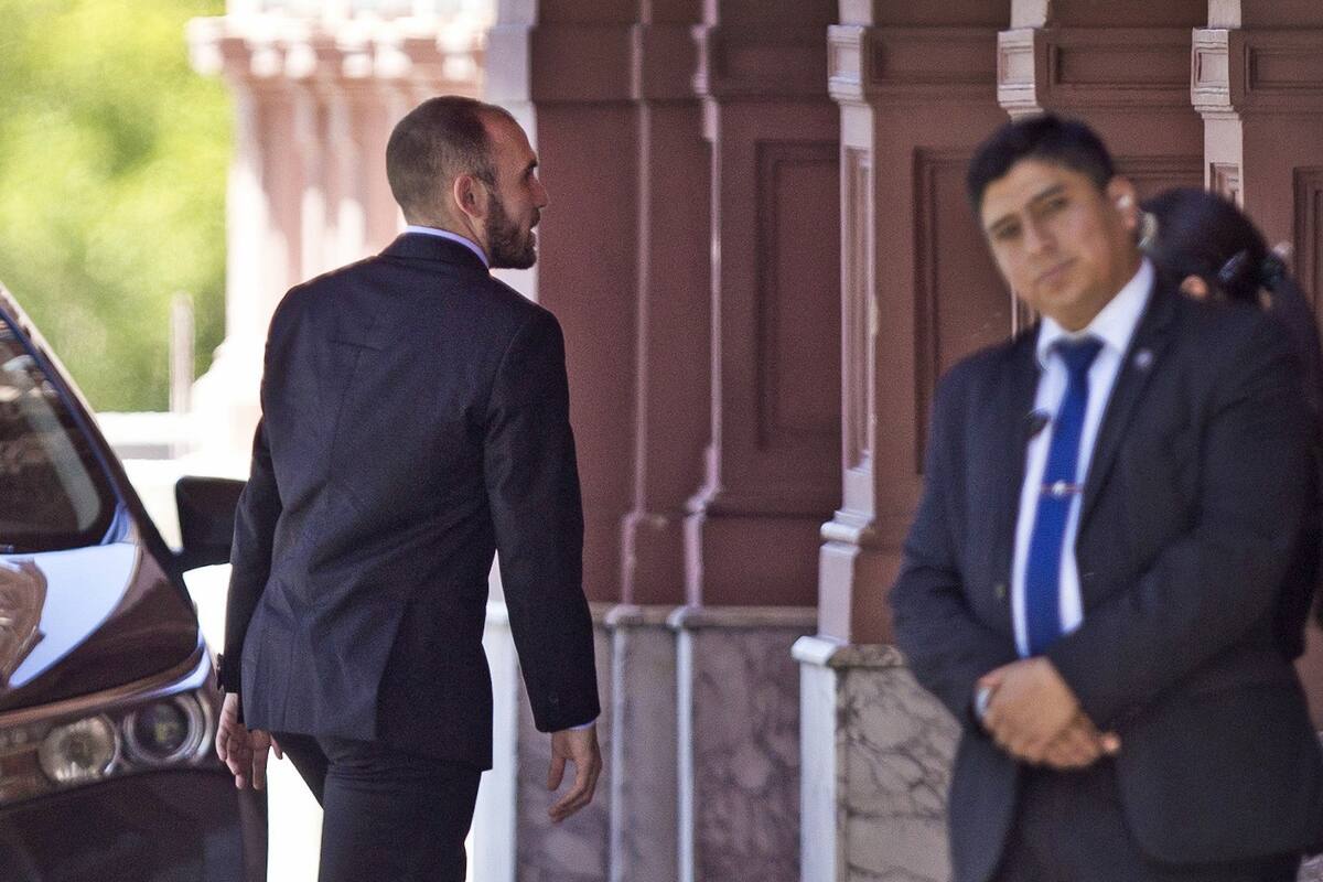 El ministro de Economía, Martín Guzmán, llegaba ayer a la Casa Rosada para reunirse con el Presidente