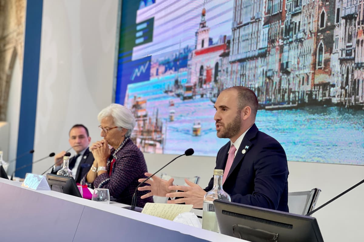 El Ministro de Economía, Martín Guzmán, se sentó al lado de Christine Lagarde, ex titular del FMI, durante su exposición en el Foro Global de Productividad