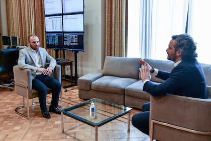El ministro de Economía, Martín Guzmán y el canciller, Santiago Cafiero repasaron avances