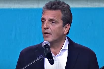 El ministro de Economía, Sergio Massa, aplicó una devaluación brusca del peso luego de las PASO