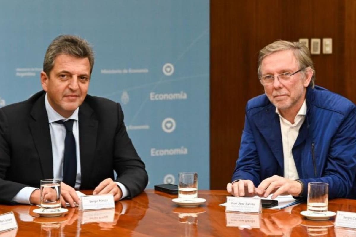 El ministro de Economía, Sergio Massa, y el secretario de Agricultura, Juan José Bahillo, anticiparon en septiembre pasado la suspensión de las retenciones del sector lácteo