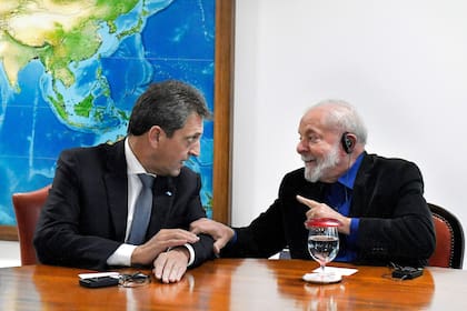 El ministro de Economía Sergio Massa y el presidente de Brasil, Luiz Inácio Lula da Silva.