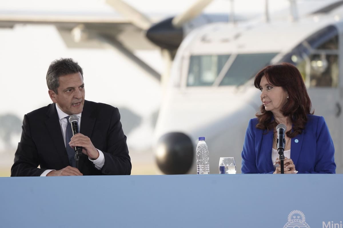 El ministro de Economía y candidato a presidente de Unión por la Patria, Sergio Massa, junto a la vicepresidenta, Cristina Kirchner