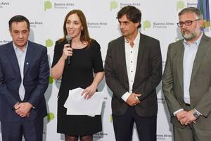 El ministro de Educación bonaerense, Alejandro Finocchiaro; la gobernadora de la provincia de Buenos Aires, María Eugenia Vidal; el ministro de Economía, Hernán Lacunza y el ministro de Trabajo, Marcelo Villegas durante la conferencia de prensa brindada sobre el acuerdo paritario con los docentes, e
