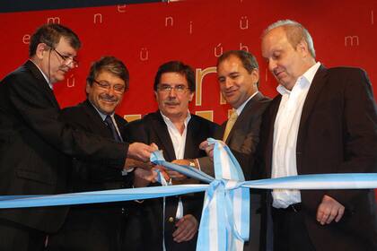 El ministro de Educación de la Nación, Alberto Sileoni, y el ministro porteño de Cultura, Hernán Lombardi, se cruzaron en la Feria del Libro