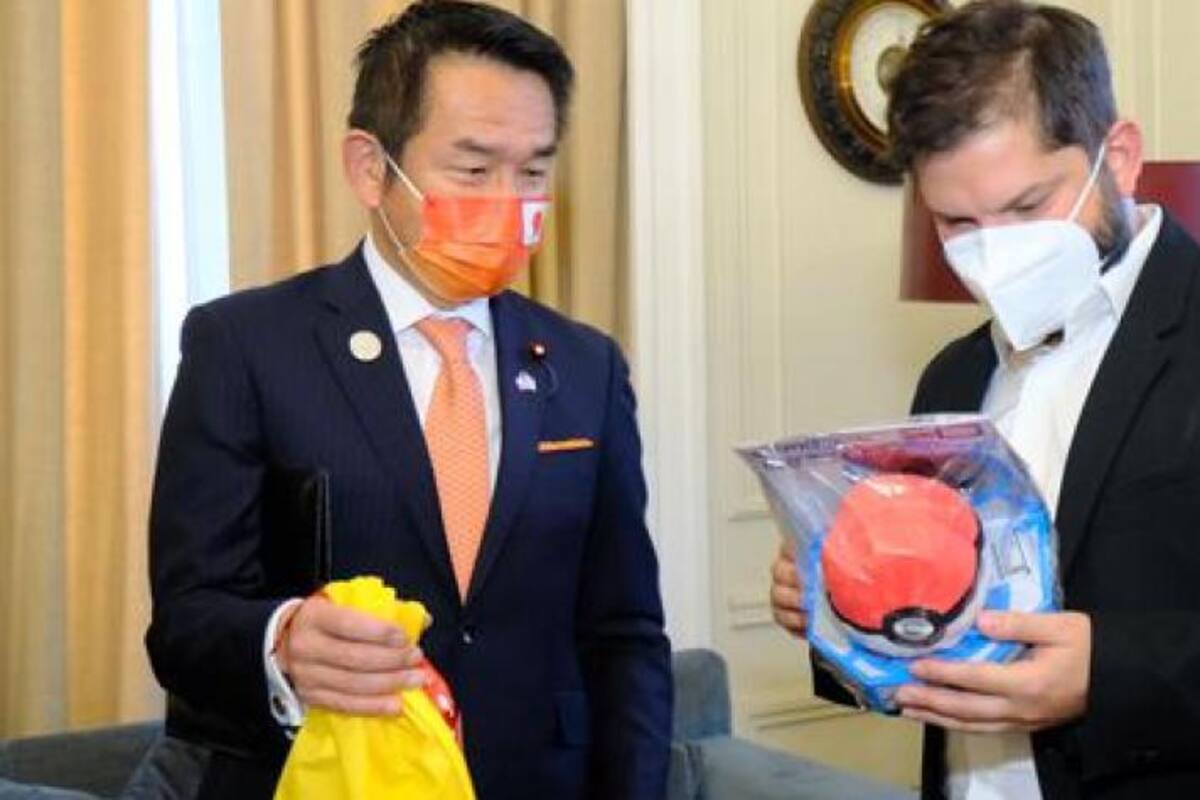 El ministro de Estado para Asuntos Exteriores de Japón y el presidente electo de Chile