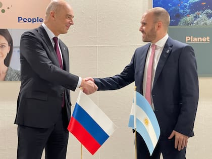 El ministro de Finanzas ruso, Anton Siluanov, junto con Martín Guzmán en la cumbre del G-20