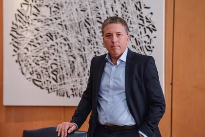 El ministro de Hacienda explica que este año habrá un crecimiento "lento pero sostenido" y asegura que la Argentina completará su programa financiero; cree que la sociedad va a terminar valorando la gestión en las urnas