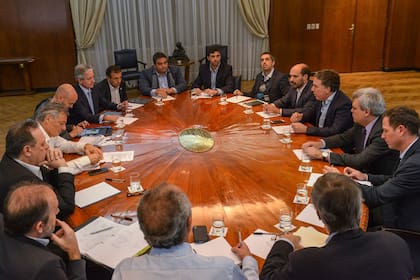El ministro de Hacienda Nicolás Dujovne reunido con los nueve ministerios económicos que coordina
