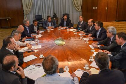 El ministro de Hacienda Nicolás Dujovne reunido con los nueve ministerios económicos que coordina
