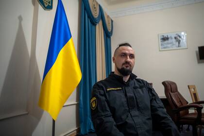 El ministro de Industrias Estratégicas de Ucrania, Oleksandr Kamyshin, habla con The Associated Press durante una entrevista en Kiev, el viernes 3 de noviembre de 2023. (AP Foto/Hanna Arhirova)