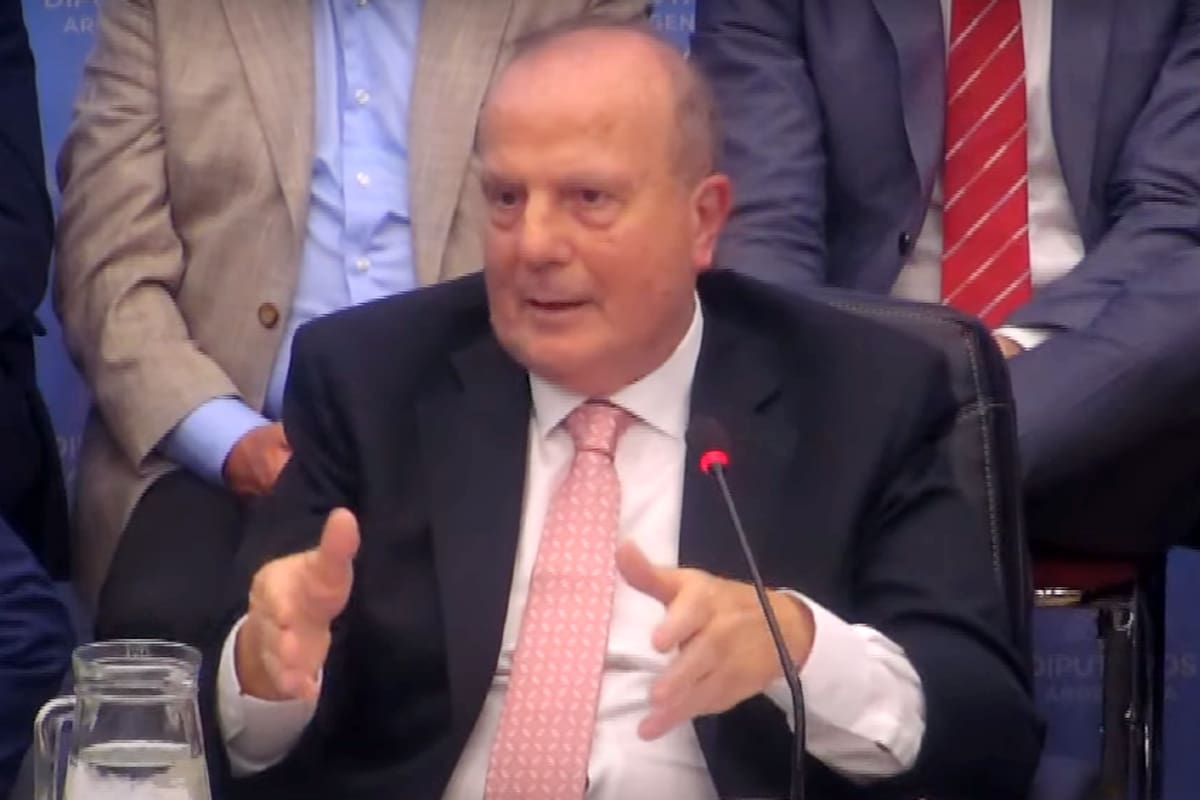 El ministro de Infraestructura de la Nación, Guillermo Ferraro, en el plenario de comisiones que debate la ley ómnibus