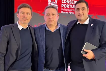 El ministro de Producción provincial, Augusto Costa; Ernesto Povilaitis y el subsecretario de Asuntos Portuarios, Juan Cruz Lucero