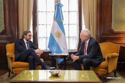 El ministro de Relaciones Exteriores, Comercio Internacional y Culto de la Nación, Santiago Cafiero, y el subdirector General y Representante Regional de la FAO para América Latina y el Caribe, Mario Lubetkin,