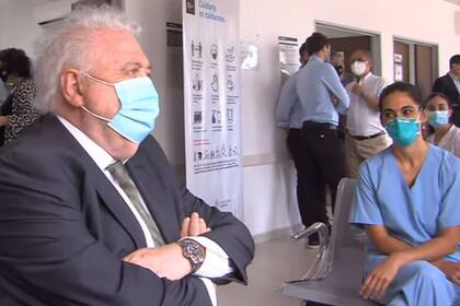 El ministro de Salud afirmó que "el flujo de vacunas está asegurado"