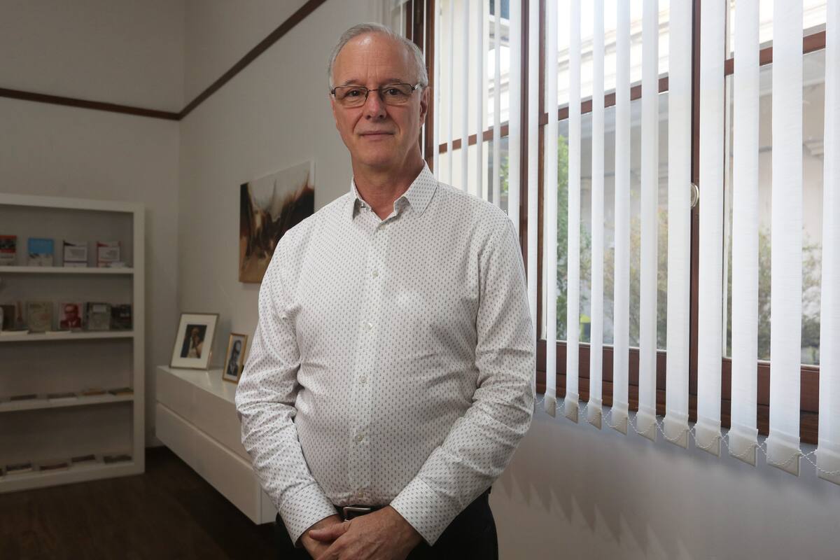 El ministro de Salud bonaerense sugiere que habrá que analizar un aislamiento más flexible para enfrentar el coronavirus; mantiene su idea de recibir médicos cubanos si fueran necesarios